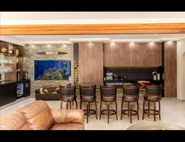 5 BEDROOM HOUSE FOR SALE IN MEER EN SEE